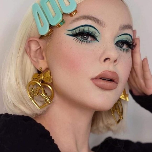 New, HUDA BEAUTY Pastels Mint Palette - Picture 3 of 5